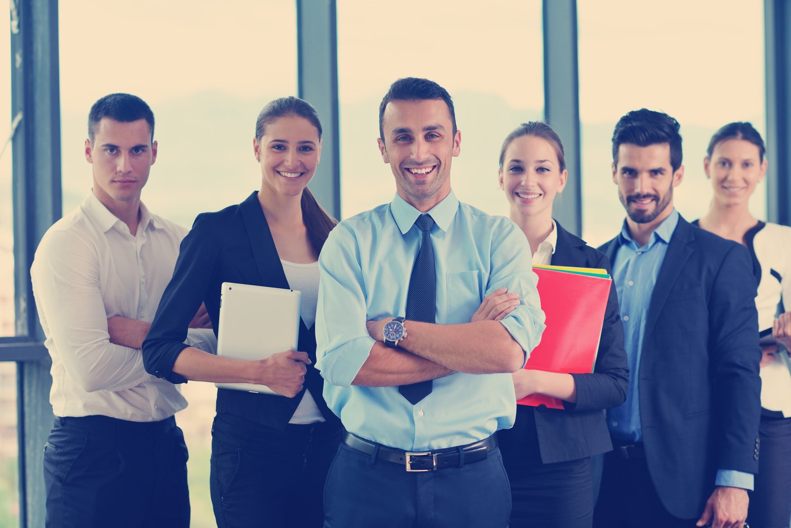 صورة تعبر عن فريق عمل محترف في مجال العلاقات العامة